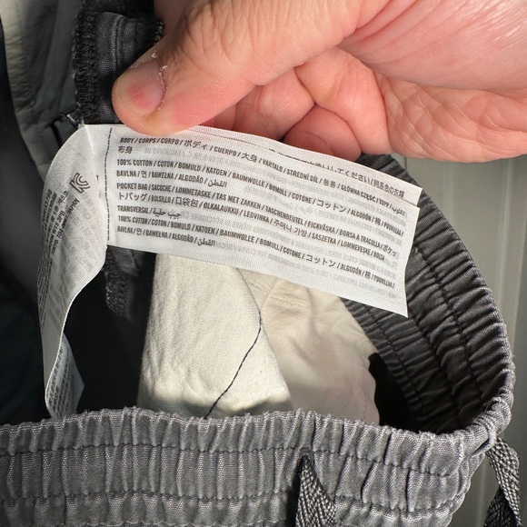 ABERCROMBIE & FITCH - Classic Flat Front 5 Inch Shorts, Men’s XL, Slate Grey - Picture 7 of 9